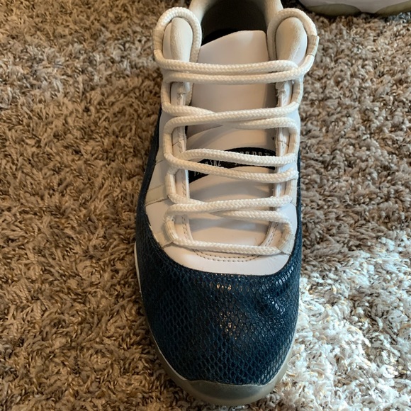 Jordan navy blue snake skin - Picture 2 of 3
